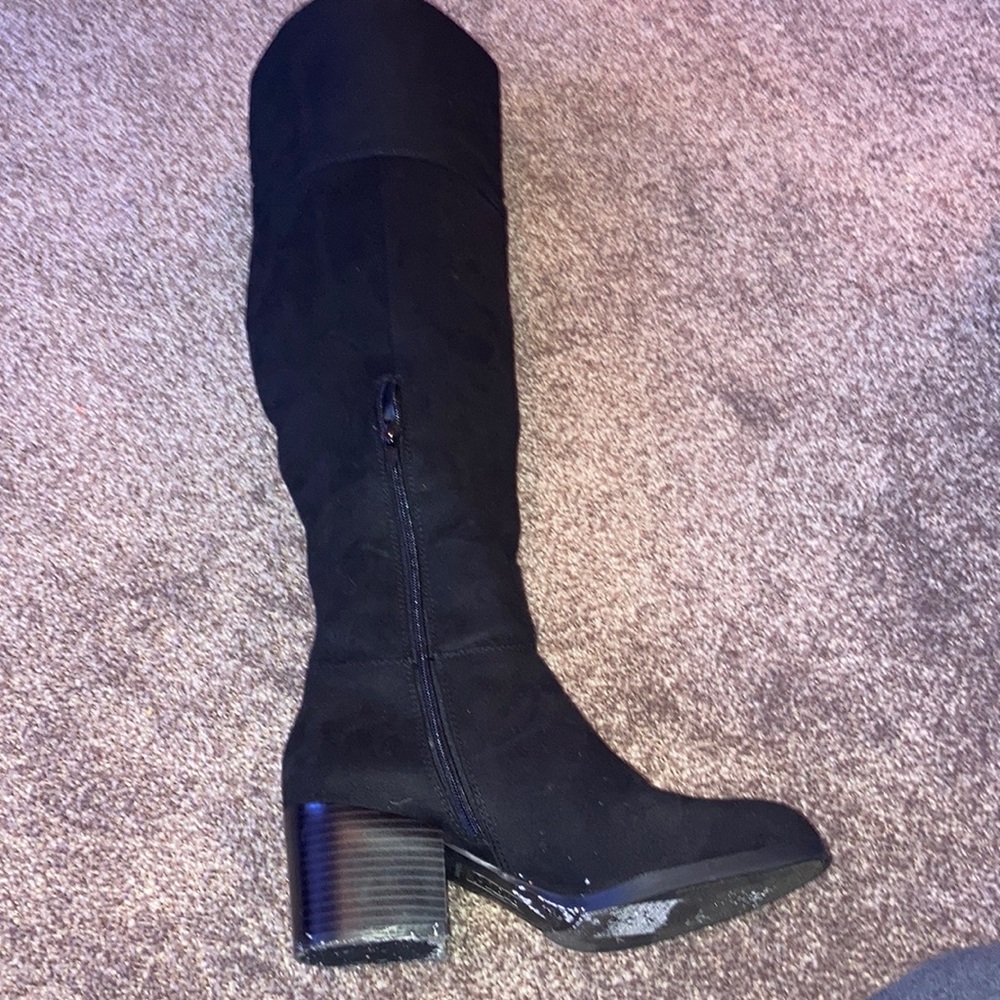 - Ladies black microsuede boots up pass knee,